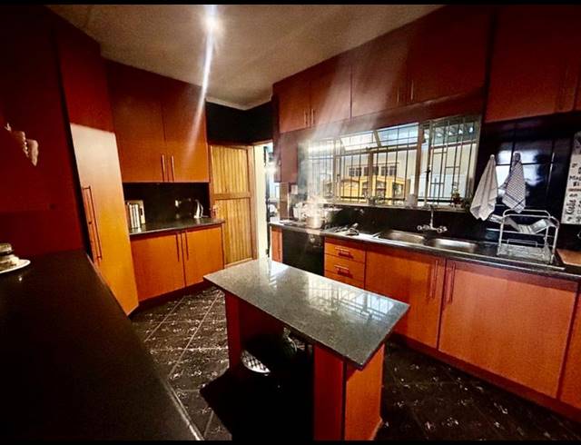 3 BEDROOM HOUSE FOR SALE IN VANDERBIJLPARK SW 1